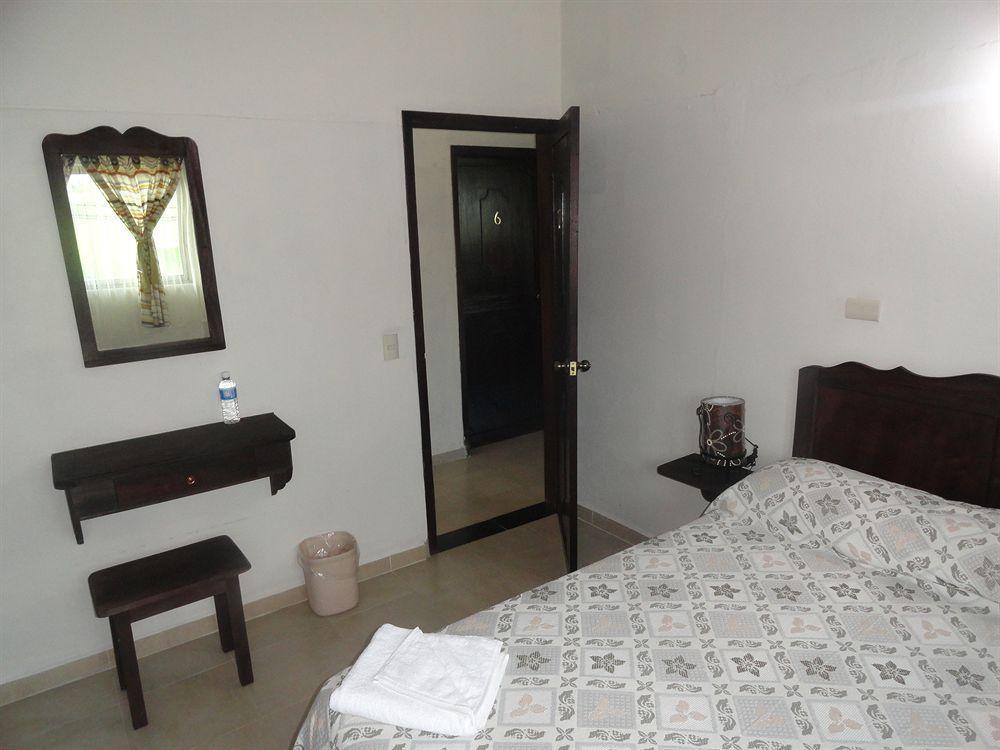 Hotel D' Santiago Palenque Buitenkant foto
