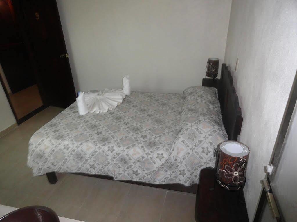 Hotel D' Santiago Palenque Buitenkant foto